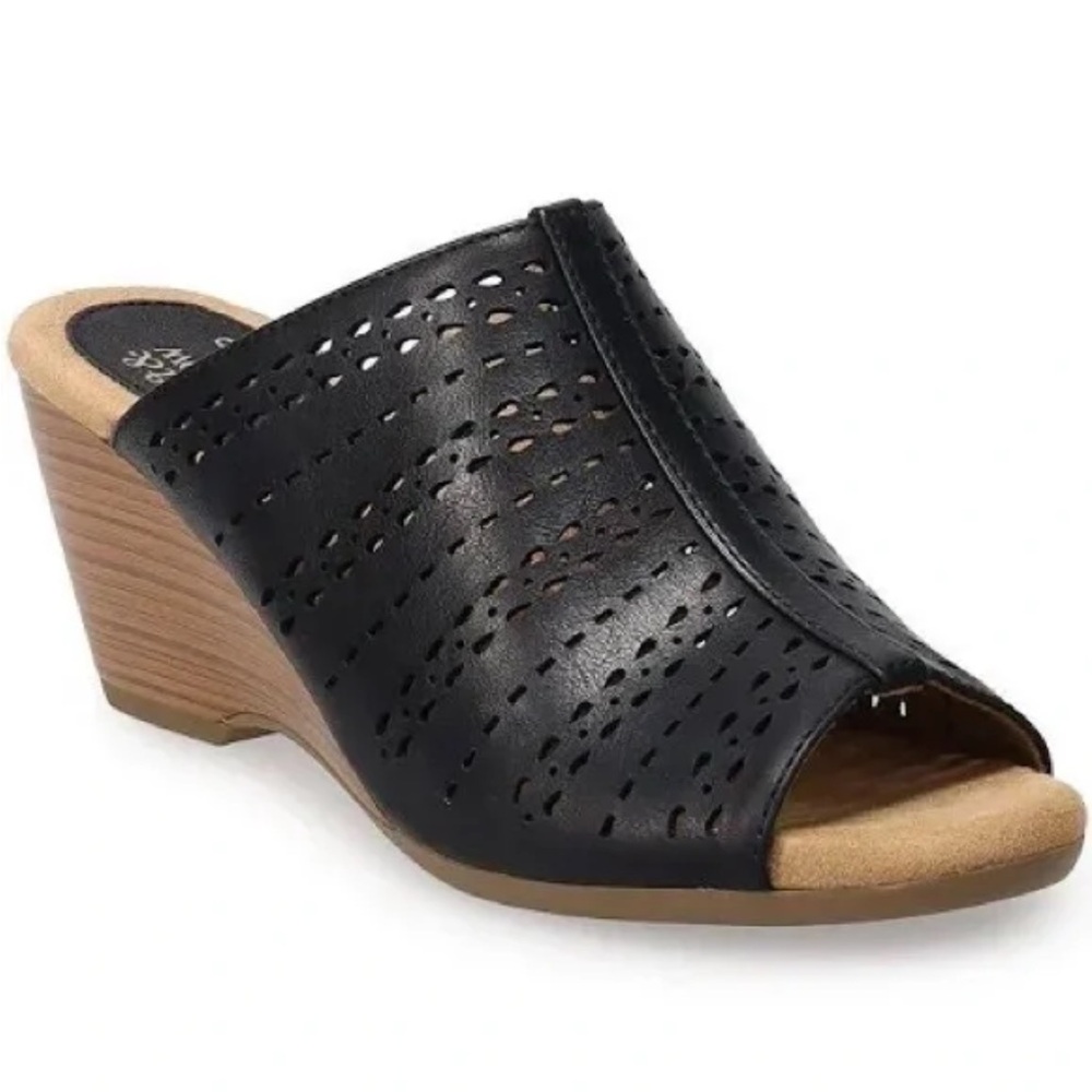 Women's Croft and Barrow Black Slip-On low wedge Shoes 7